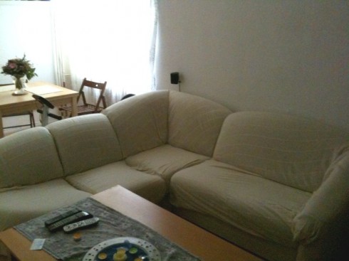 couch und tisch alt