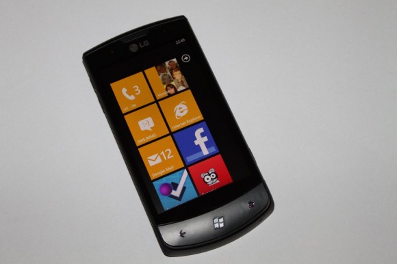 LG E900 OPTIMUS 7 mit Windows Phone 7