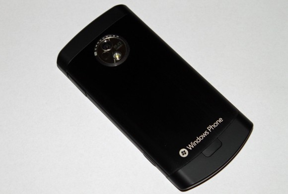 LG E900 OPTIMUS 7 mit Windows Phone 7 - Rückseite