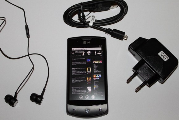 LG E900 OPTIMUS ONE mit Windows Phone 7 - Rückseite