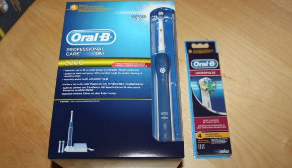 Braun Oral-B 3000 Jubiläumsangebot Zahnbürstenpackung und Zusatz-Aufsteck-Bürsten Micropulse