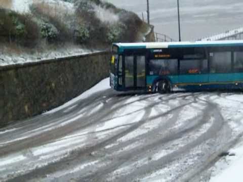 Is this Britain&#039;s best bus driver ? How to get up Saltburn Bank!