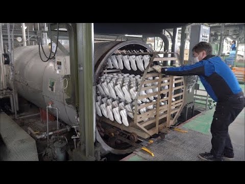 スニーカーをバルカナイズ製法で生産するプロセス。日本の職人が手掛けるハンドメイドスニーカー